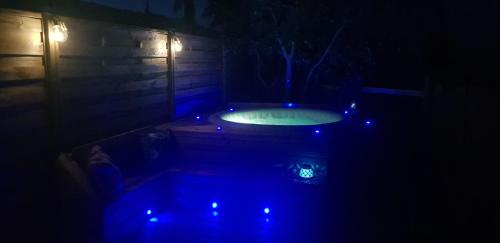Hot tub, Cottage Combet Gite Climatise avec Jacuzzi in Marsanne