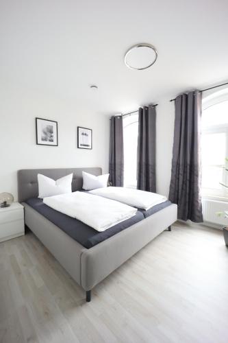 2 bedrooms, 4 beds