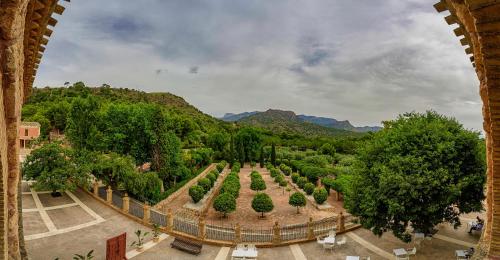 305638010 Jardines de La Santa