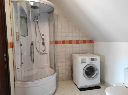 Vannas istaba, Apartamentai Tigro guolis Rusnėje (Apartamentai Tigro guolis Rusneje) in Rusne