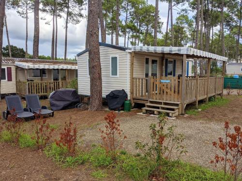 Bungalow de 2 chambres avec piscine partagee jardin amenage et wifi a Saint Julien en Born a 4 km de la plage