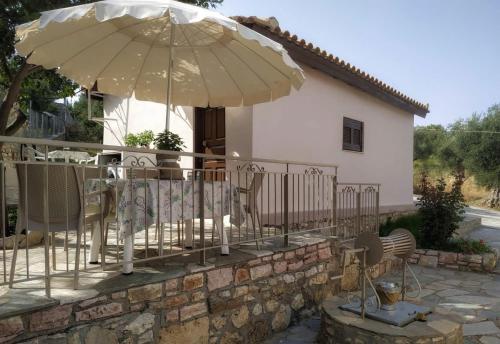 Κτήμα Παπαβασιλόπουλος 3 - (300μ. από την παραλία Περούλια) gîte à louer Neratziá