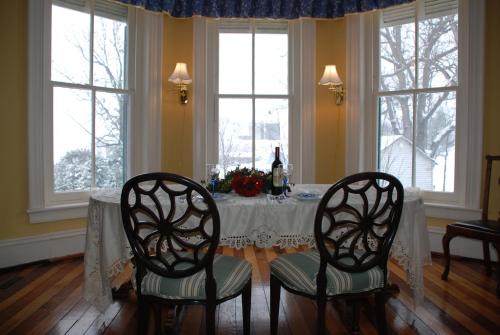 บริการและสิ่งอำนวยความสะดวก, ร็อควูด แมเนอร์ เบด แอนด์ เบรคฟาสต์ (Rockwood Manor Bed & Breakfast) in ดับลิน (VA)