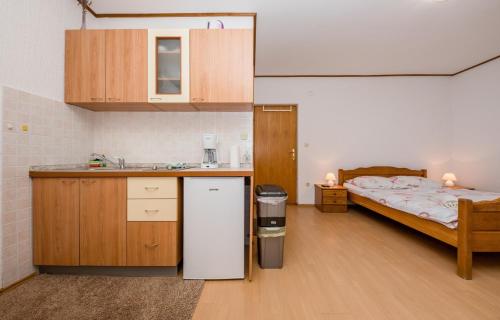 Apartments Halovic - image 3