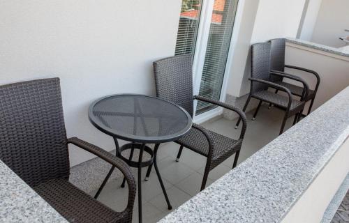 Apartments Halovic - image 4