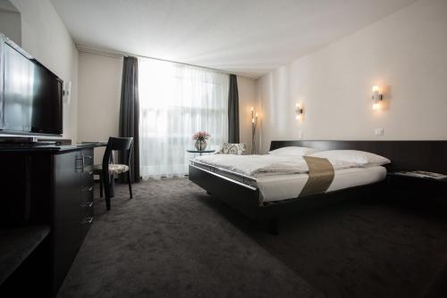 1 queen bed