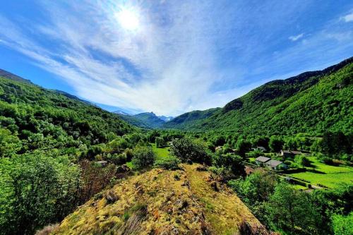 Maison au cœur des Pyrénées (Maison au cœur des Pyrenees) in Perles-et-Castelet