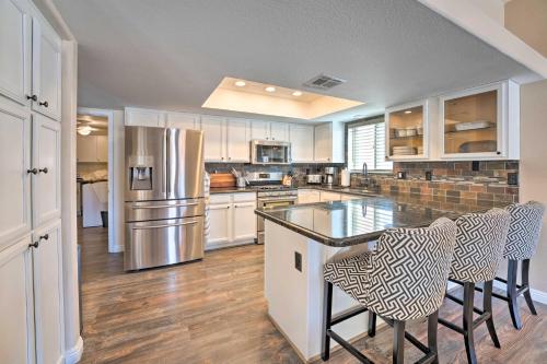 Luxurious Lake Havasu Retreat with Pool and Yard! - main image