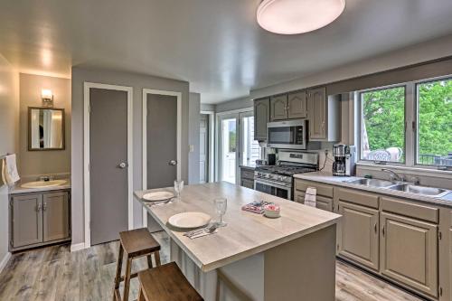 Millersburg Home with Covered Porch and Fire Pit! in 坎頓市中心