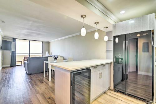 Waterfront Condo Resort Pool, Tennis and Beach in Hudson, USA