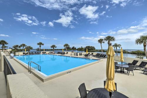 Waterfront Condo Resort Pool, Tennis and Beach in Hudson