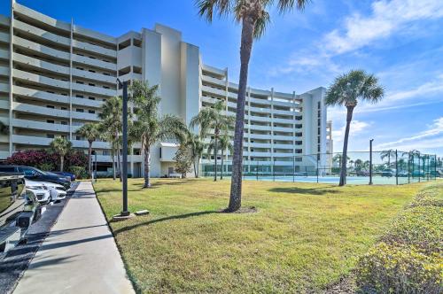 Waterfront Condo Resort Pool, Tennis and Beach in Hudson