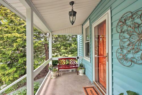 Charming Abode with Patio - Walk to Town and River! in 其他地區