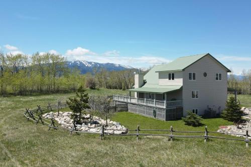 The Front Porch 20-Acre Country Home with Mtn View - Red Lodge Mountain