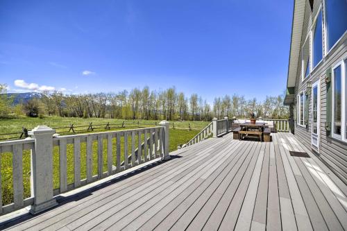 The Front Porch 20-Acre Country Home with Mtn View in Columbus (Montana)