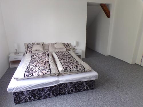 1 double bed, 3 twin beds