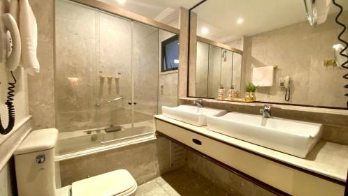 Anora Spaces - Strawinski
