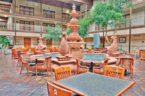 MCM Elegante Suites Abilene - image 10