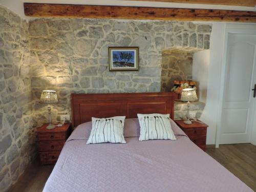 Three Bedroom Stone Villa Lusa with a Pool