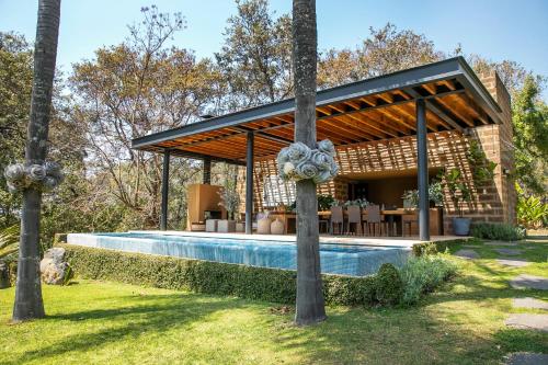 Exclusive Ranch in Valle de Bravo 5BR & 5BA with Pool