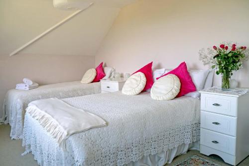 Healing Waters Sanctuary for Exclusive Private Hire and Self Catering Board, Vegetarian, Alcohol & Wifi Free Retreat in Glastonbury