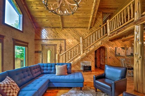 Eureka Springs Area Cabin with Deck and 7 Acres! in Golden, USA