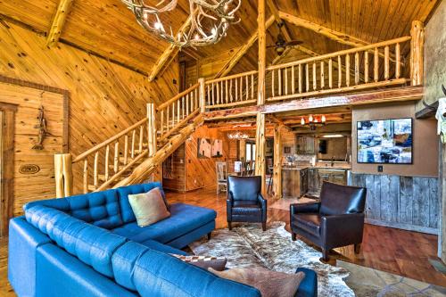 Eureka Springs Area Cabin with Deck and 7 Acres! in Golden, USA