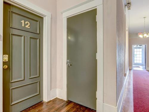 One Bed Downtown Home with Heated Pool Access - image 11