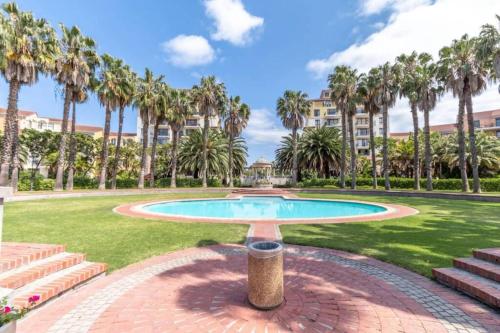 Mases space, The Island Club