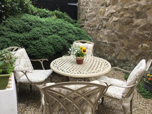 Peaseblossom House, a charming Grade II Listed Building, in a great location in Alnwick Peaseblossom House, a charming Grade II Listed Building, in a great location in Alnwick