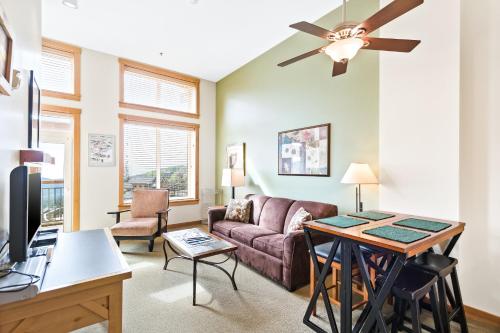 . White Pine Lakeview Condo