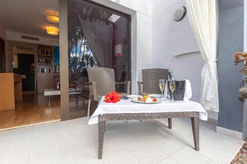 R2 Romantic Fantasia Suites - Adults Only in ตาราคาเรโค