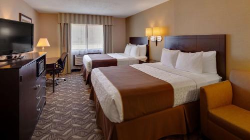 2 queen beds