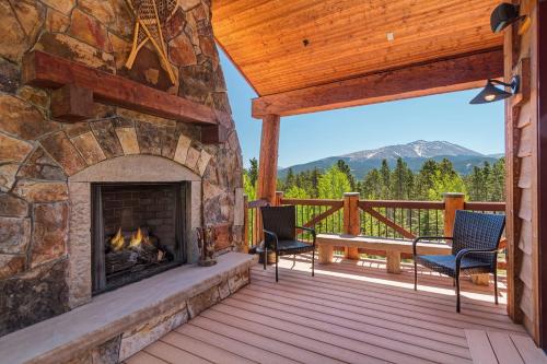 Fox Paw Lodge Luxury Ski In Out Chalet with Peak 8 Views - image 11
