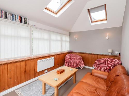 Smithy Cottage - image 8