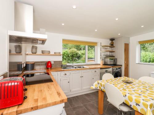 Smithy Cottage - image 14