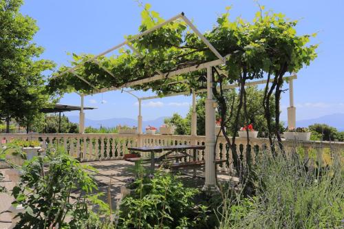 Apartments with a parking space Gradac Makarska - 6660