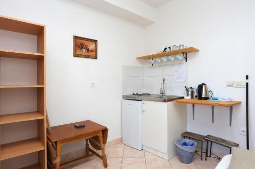 Apartments and rooms with parking space Gradac, Makarska - 6660