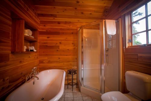 ห้องน้ำ, Paradise Lodge and Bungalows in เลกหลุยส์ (AB)