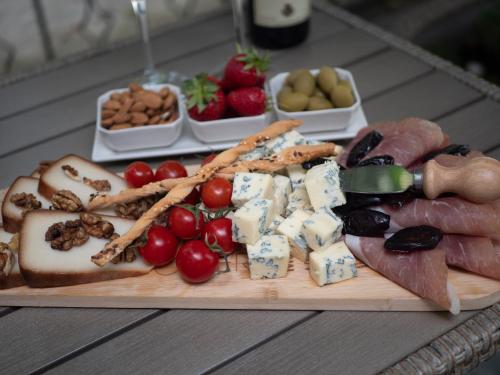 Luxury Boutique Studio - image 14