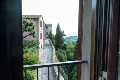 House in Central Todi with Sensational Views of Surrounding Countryside, Todi (Foto 3)