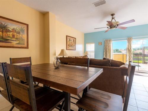 Private Screened Splash Pool Overlooking Tranquil Lake Right Beside Disney World by Florida Dream Homes - image 3