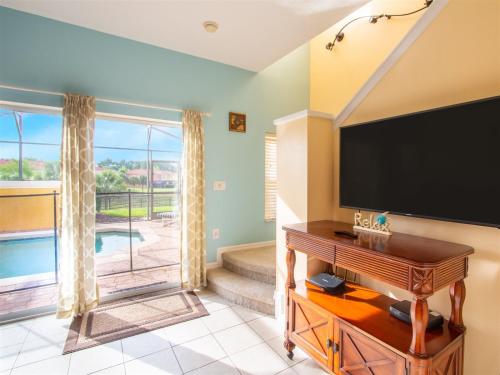 Private Screened Splash Pool Overlooking Tranquil Lake Right Beside Disney World by Florida Dream Homes - image 7
