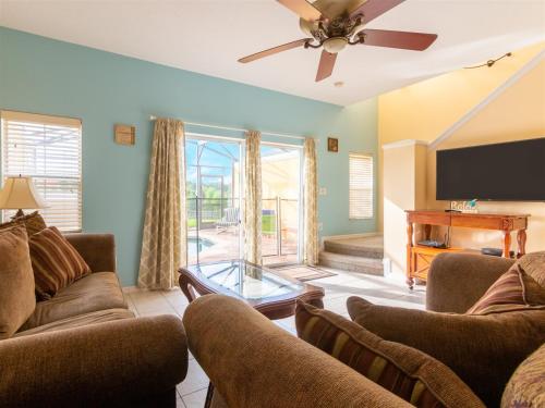 Private Screened Splash Pool Overlooking Tranquil Lake Right Beside Disney World by Florida Dream Homes - image 10