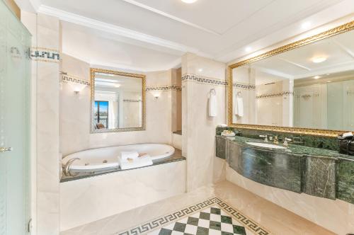 room detail thumbnail 2
