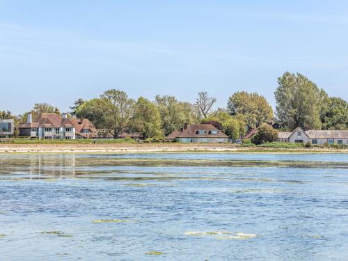 Pass the Keys 3 bedroom Cottage in the heart of beautiful Bosham