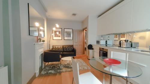 Cleveland Residencies Basement Apartment by TheSquare - image 9