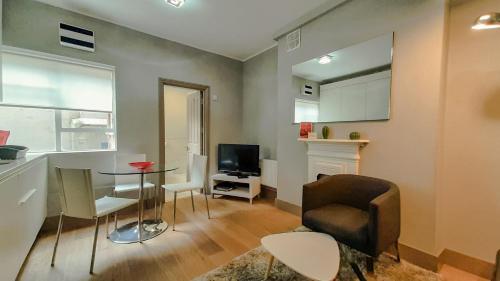 Cleveland Residencies Basement Apartment by TheSquare - image 8