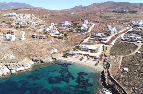 Lovely studio on the best beach with privet garden