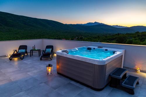 Massage, VILLA STARS HILL WITH HEATING POOL and JACUZZI - MAKARSKA in Slivno